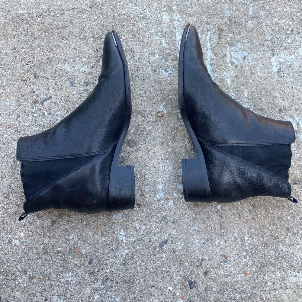 Marc fisher Yale pointy toe black Chelsea bootie Size 8
